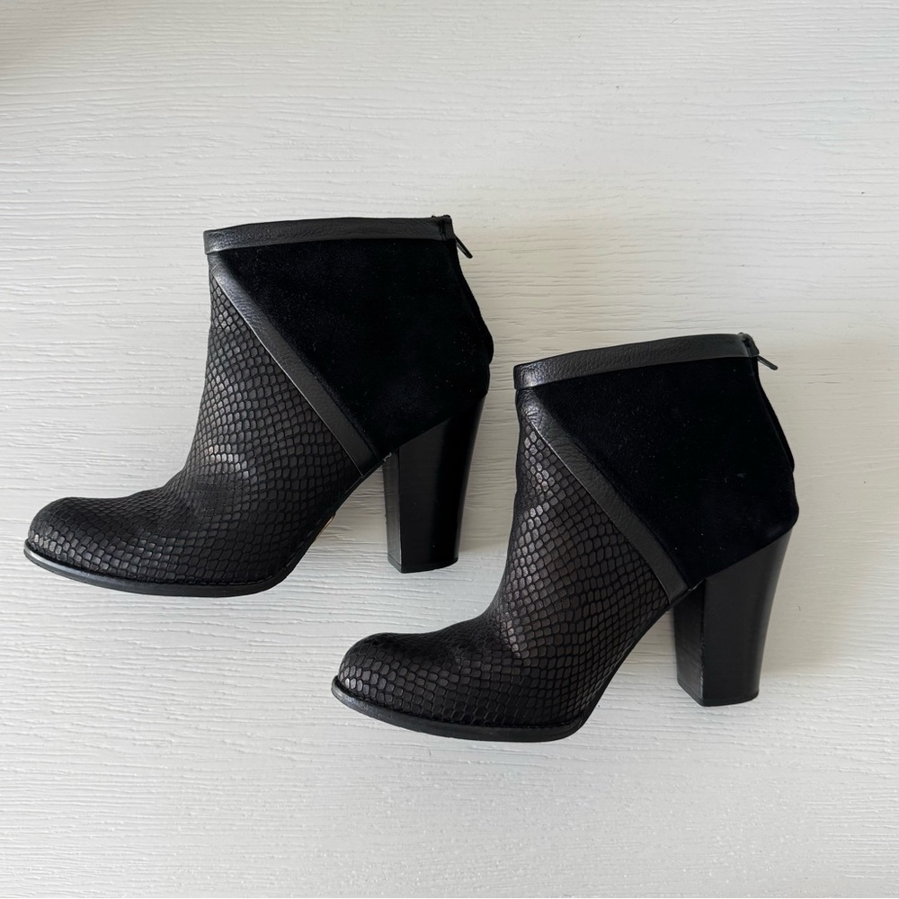 Fossil Black Heeled Boots with Chunky Heel - Picture 3 of 9